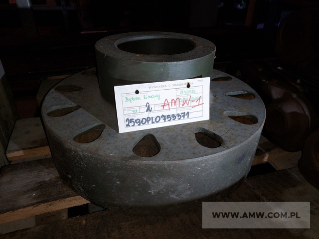 Części zamienne i akcesoria do sprzętu inż.-sap. - pakiet zawierający 48 poz. asort. (wg oddzielnego wykazu), w tym m.in.: chłodnice oleju, chłodnice wody, pompy olejowe, silnik spalinowy typ 166, zęby zrywarki itp. 